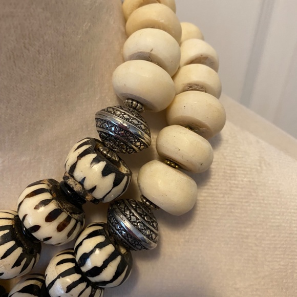 Statement necklace hand carved beads - Picture 3 of 6